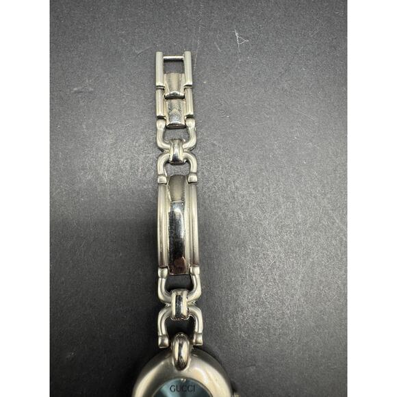 Vintage Gucci Women\'s Watch With Blue Face And Stainless Steel Band 23.6mm main image 6